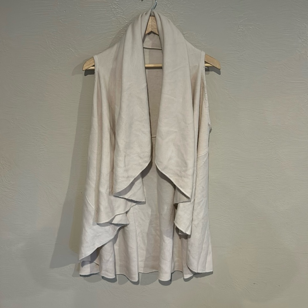 Look cream color vest shawl size fits most
